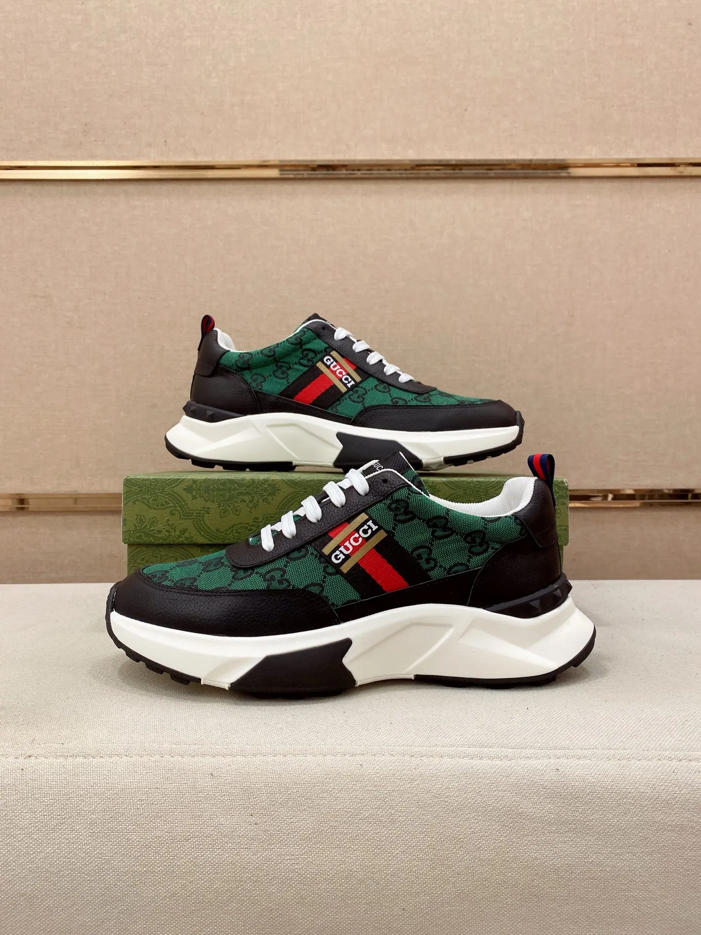 Men's men's shoes💰 462💰🇮🇹🇮🇹GUCCI🔍🔍new models are on sale at the same time at the counter. The uppers🇮🇹 are made of top-grain cowhide imported from Italy. Fully imported genuine leather lining 💪💪, completely 1⃣️ to 1⃣️ replica 🇮🇹💪💪, ⚠ sole: original sole provided by the original factory, exclusive movable molded sole super comfortable, ⚠ original factory follow-up, 🔍🔍 high quality, you can go in and out of the counter at will, welcome to compare⚠. Code number:38-44